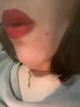 Mimisixo online show from May 10, 2026, 4:34 pm