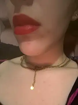 Mimisixo online show from May 18, 2026, 3:29 pm