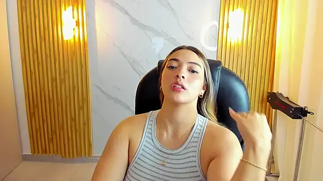 Snapshot of KYLIE_JONES6 chatting on September 15, 2025, 2:33 am KYLIE JONES6 online show from September 15, 2025, 2:33 am