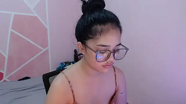 Snapshot of aaliyah_walker chatting on November 24, 2025, 10:48 am aaliyah walker online show from November 24, 2025, 10:48 am