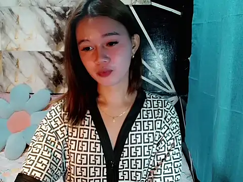 Snapshot of urgirl_mikah chatting on November 19, 2025, 5:29 am urgirl mikah online show from November 19, 2025, 5:29 am