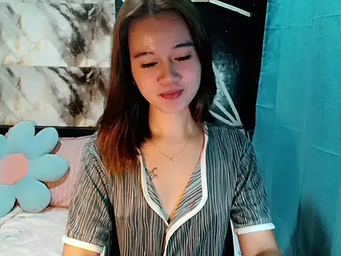 Snapshot of urgirl_mikah chatting on December 3, 2025, 4:42 am urgirl mikah online show from December 3, 2025, 4:42 am