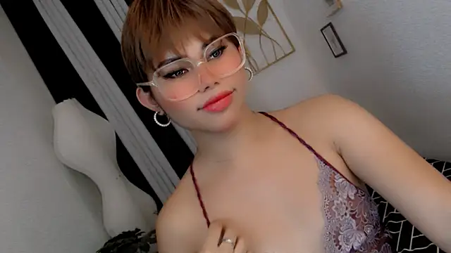 Snapshot of PrettyBlythes_TS chatting on June 16, 2026, 12:35 am PrettyBlythes TS online show from June 16, 2026, 12:35 am