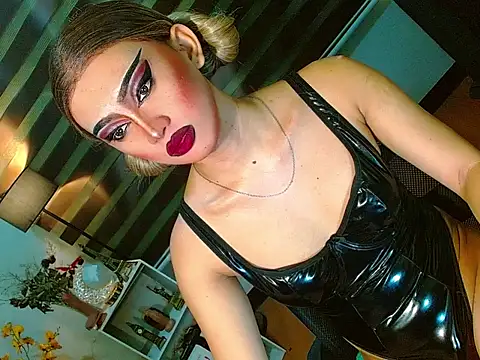 Snapshot of Queen_yasii_88 chatting on May 4, 2026, 1:40 pm Queen yasii 88 online show from May 4, 2026, 1:40 pm