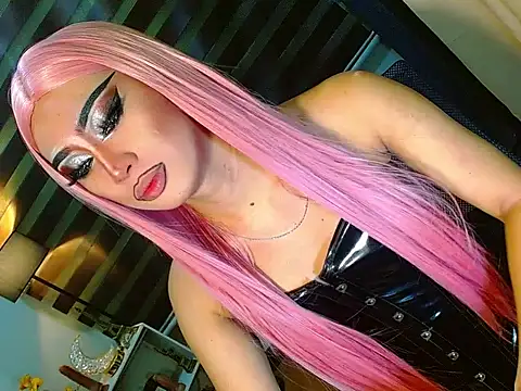 Snapshot of Queen_yasii_88 chatting on May 19, 2026, 1:28 pm Queen yasii 88 online show from May 19, 2026, 1:28 pm