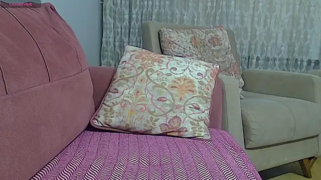 Snapshot of true2_couple chatting on November 30, 2025, 10:03 pm true2 couple online show from November 30, 2025, 10:03 pm