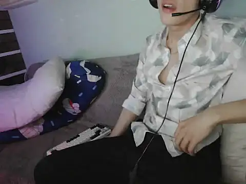 boyhigh1997 online show from October 16, 2025, 5:41 am