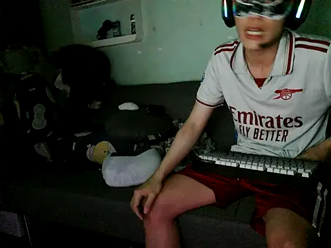 boyhigh1997 online show from February 15, 2026, 7:51 am