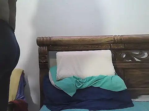 morenocabro10 online show from September 16, 2025, 9:27 pm