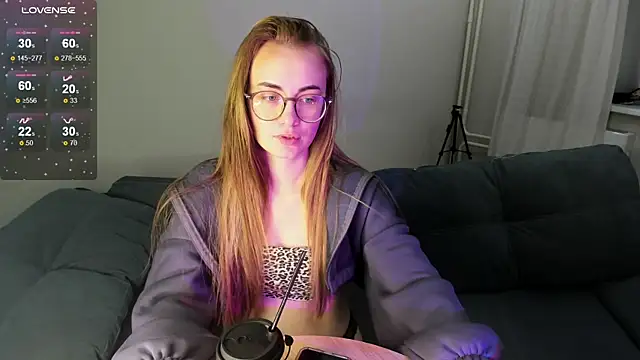 MewStella online show from October 24, 2025, 11:45 pm