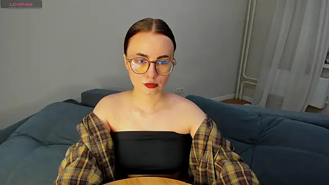 MewStella online show from April 27, 2026, 3:21 pm