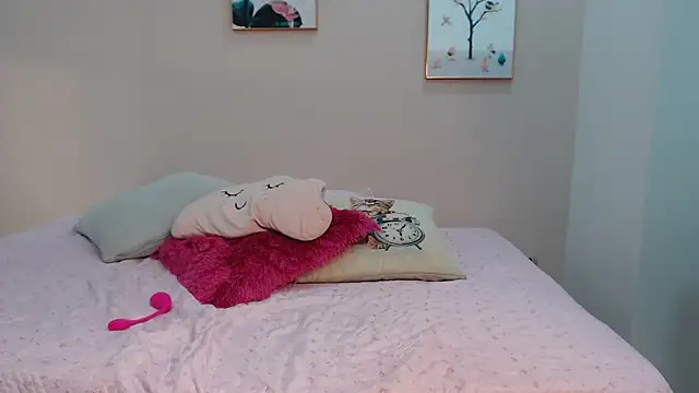 Snapshot of zooombee chatting on November 22, 2025, 7:35 pm zooombee online show from November 22, 2025, 7:35 pm