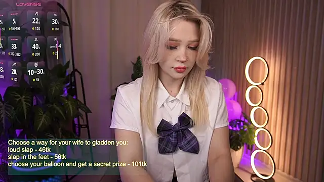 Snapshot of LauraWifeness chatting on October 2, 2025, 6:20 am LauraWifeness online show from October 2, 2025, 6:20 am