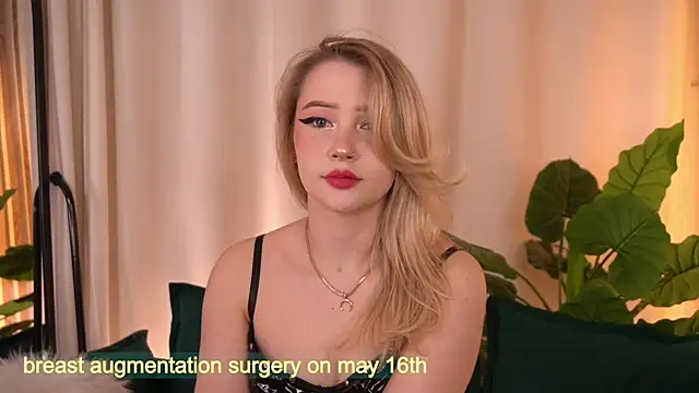 LauraWifeness online show from May 4, 2026, 5:58 am