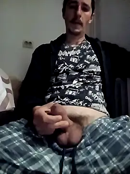 Snapshot of hugecock4u1990 chatting on April 13, 2026, 3:45 am hugecock4u1990 online show from April 13, 2026, 3:45 am