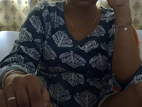 Snapshot of CHAMELI4747 chatting on June 4, 2026, 8:53 am CHAMELI4747 online show from June 4, 2026, 8:53 am