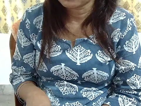 Snapshot of CHAMELI4747 chatting on June 6, 2026, 8:41 am CHAMELI4747 online show from June 6, 2026, 8:41 am