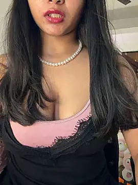 Snapshot of luv_johrrra chatting on June 2, 2026, 10:28 am luv johrrra online show from June 2, 2026, 10:28 am