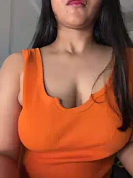 Snapshot of luv_johrrra chatting on June 4, 2026, 3:29 pm luv johrrra online show from June 4, 2026, 3:29 pm