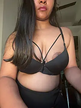 Snapshot of luv_johrrra chatting on July 6, 2026, 5:04 am luv johrrra online show from July 6, 2026, 5:04 am