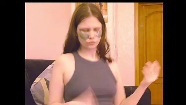 Snapshot of Lunliss chatting on May 3, 2026, 7:20 pm Lunliss online show from May 3, 2026, 7:20 pm