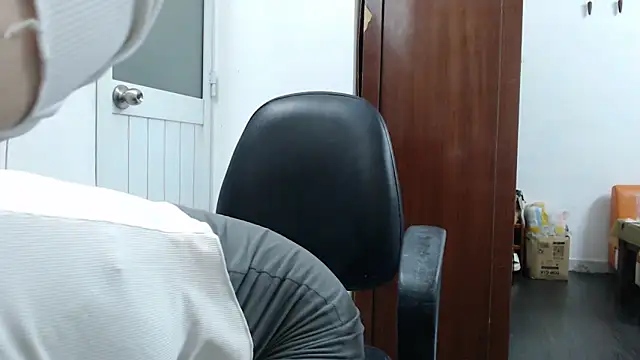 youngmin 09 online show from February 3, 2026, 2:53 am