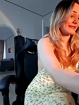 Snapshot of Chloe_Ravens chatting on May 14, 2026, 6:20 am Chloe Ravens online show from May 14, 2026, 6:20 am