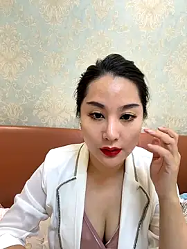 Snapshot of Candice888 chatting on November 10, 2025, 11:42 am Candice888 online show from November 10, 2025, 11:42 am