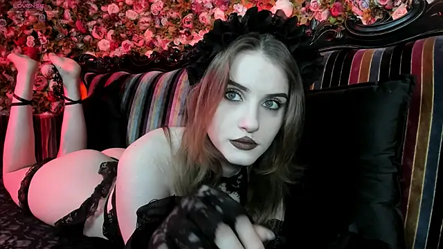 Snapshot of EllieMori chatting on December 18, 2025, 7:58 am EllieMori online show from December 18, 2025, 7:58 am