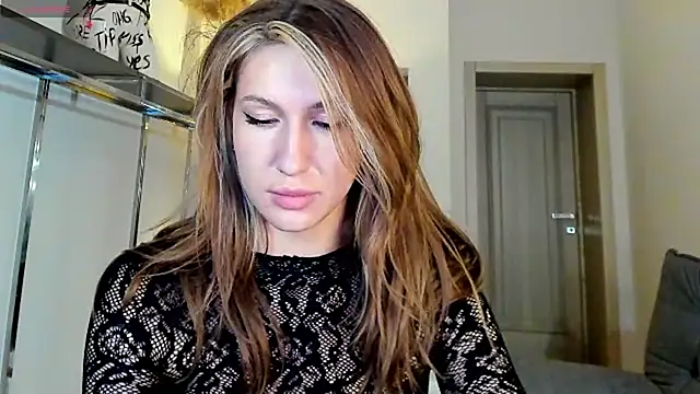 MariGven online show from September 18, 2025, 2:41 pm