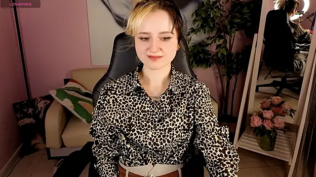 girl next doorr online show from March 15, 2026, 1:28 pm