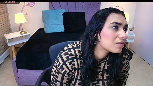 Lia Blake  online show from November 18, 2025, 12:20 pm