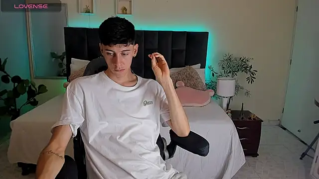 Snapshot of Jhon_snow22 chatting on November 24, 2025, 12:27 pm Jhon snow22 online show from November 24, 2025, 12:27 pm