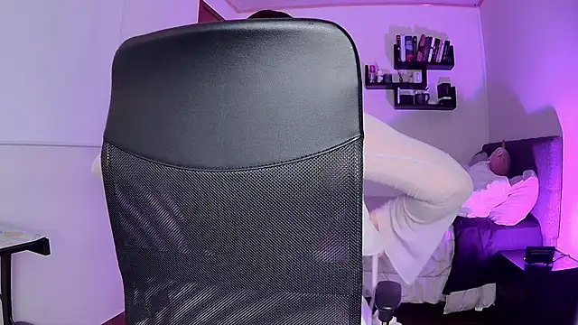 Snapshot of Violet_moon24 chatting on September 9, 2025, 10:59 am Violet moon24 online show from September 9, 2025, 10:59 am