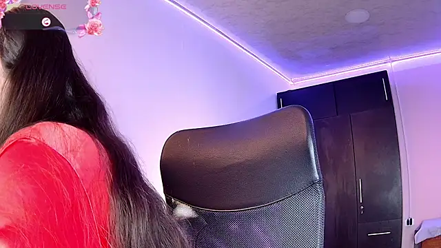 Snapshot of Violet_moon24 chatting on October 8, 2025, 11:08 am Violet moon24 online show from October 8, 2025, 11:08 am