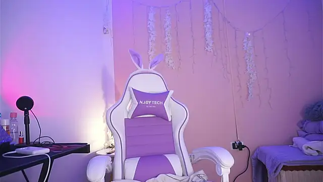 Snapshot of Violet_moon24 chatting on November 21, 2025, 9:57 pm Violet moon24 online show from November 21, 2025, 9:57 pm