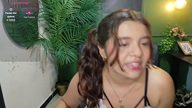 sweety smilee online show from March 16, 2026, 7:18 pm