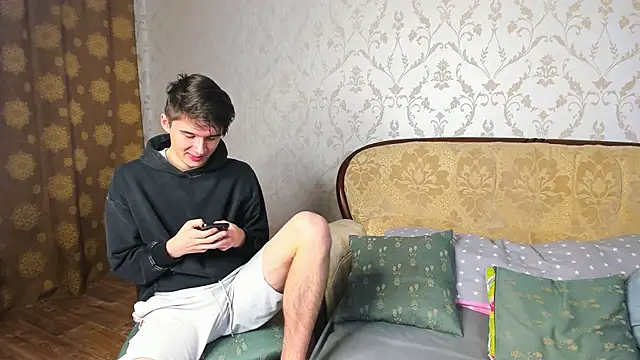 Snapshot of SherlockMax chatting on October 2, 2025, 10:28 pm SherlockMax online show from October 2, 2025, 10:28 pm