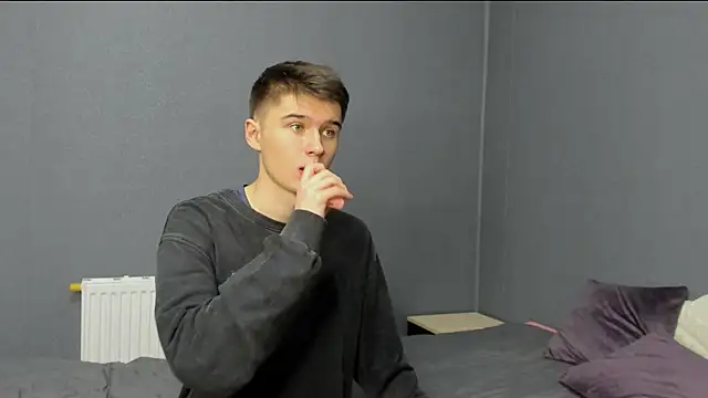 Snapshot of SherlockMax chatting on November 14, 2025, 7:56 pm SherlockMax online show from November 14, 2025, 7:56 pm