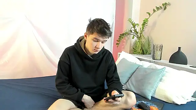 Snapshot of SherlockMax chatting on February 5, 2026, 7:29 pm SherlockMax online show from February 5, 2026, 7:29 pm