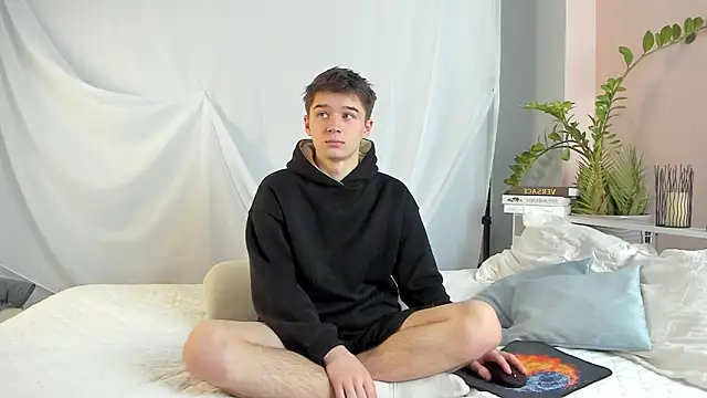 Snapshot of SherlockMax chatting on February 18, 2026, 7:10 pm SherlockMax online show from February 18, 2026, 7:10 pm