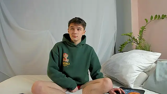 Snapshot of SherlockMax chatting on March 19, 2026, 6:45 pm SherlockMax online show from March 19, 2026, 6:45 pm