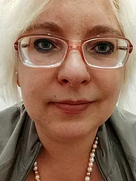 VikaKing online show from November 17, 2025, 9:09 pm