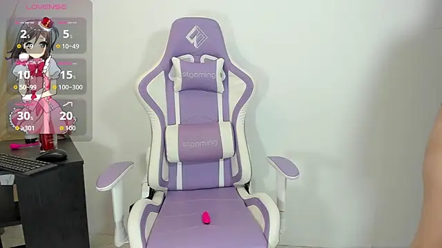 Snapshot of miaravel_ chatting on October 9, 2025, 2:59 pm miaravel online show from October 9, 2025, 2:59 pm