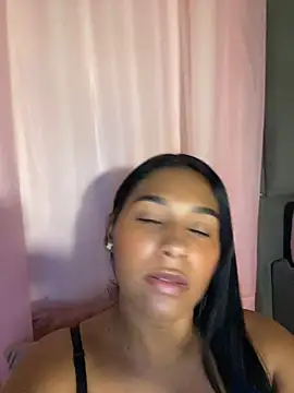 ericajohnson  online show from May 7, 2026, 9:42 pm