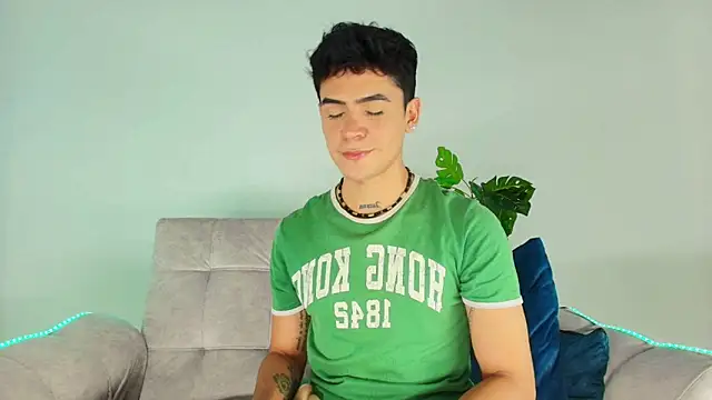 Snapshot of CamiiGuzmanX chatting on October 3, 2025, 8:06 pm CamiiGuzmanX online show from October 3, 2025, 8:06 pm