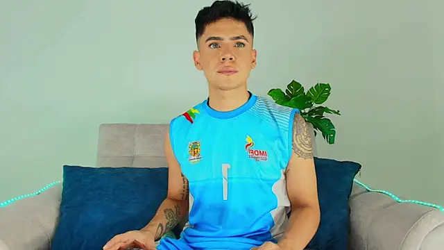 Snapshot of CamiiGuzmanX chatting on October 6, 2025, 9:12 pm CamiiGuzmanX online show from October 6, 2025, 9:12 pm