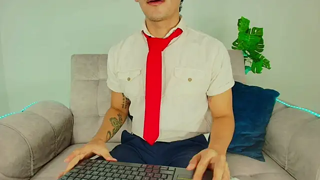 Snapshot of CamiiGuzmanX chatting on October 10, 2025, 7:57 pm CamiiGuzmanX online show from October 10, 2025, 7:57 pm