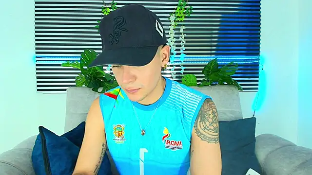 CamiiGuzmanX online show from February 10, 2026, 8:02 pm