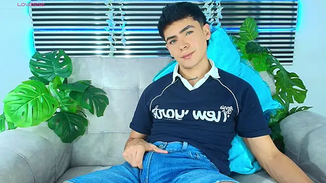 CamiiGuzmanX online show from May 1, 2026, 8:24 pm